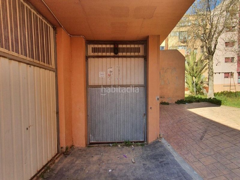 Foto dd5729db-7d4b-4173-be42-96eeaba4d154. Aparcament cotxe a Arboç (L´)