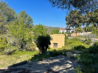 Chalet in Vespella de Gaià. Oportunidad de inversión casa unifamiliar con gran parcela en ve