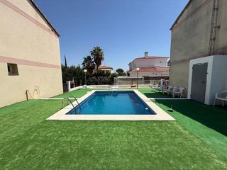 Reihenhaus in El Casalot. Casa adosada con piscina comunitaria en el casalot  montroig del