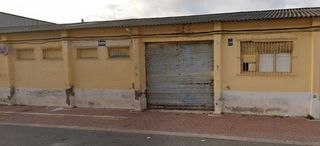 Industrial building in Llevant. Nave industrial en venta en reus  400 m2