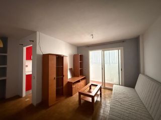 Appartement à Roda de Barà. Piso con piscina a 700 m de la playa y a un paso del centro de r