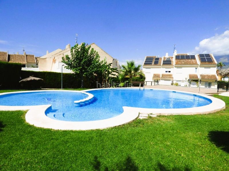 Foto 29ae1af2-d3af-4ff8-bc58-365b453d5347. Casa adossada amb aparcament a Playa Levante Benidorm