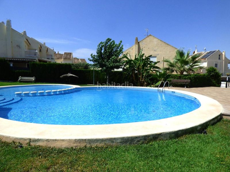 Foto 796c34ee-bec0-4e5d-883e-91eb935871fd. Casa adossada amb aparcament a Playa Levante Benidorm