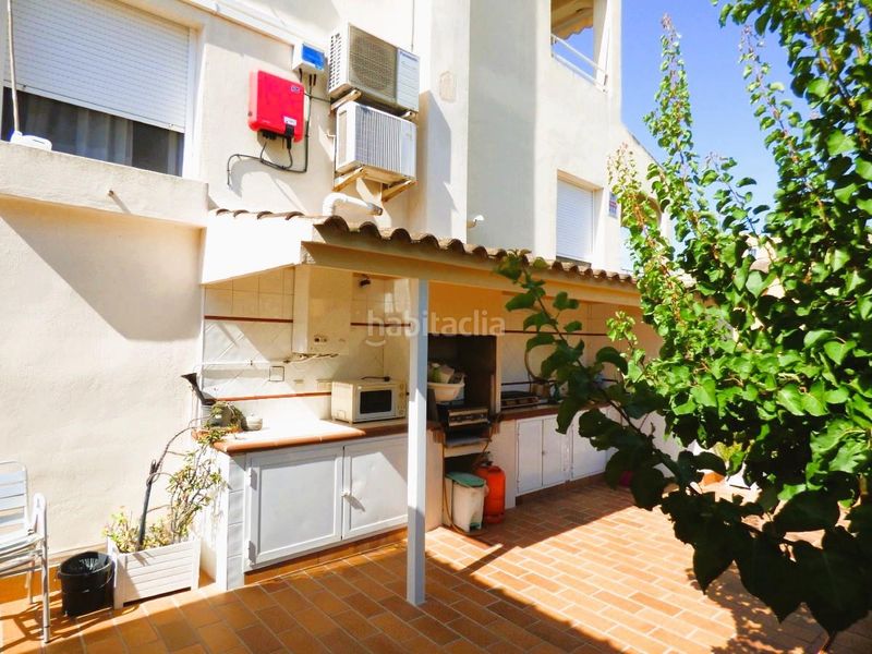 Foto 9142289f-f3bf-48d6-9818-bd0759521be9. Casa adossada amb aparcament a Playa Levante Benidorm