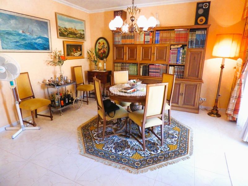 Foto 97470d14-47dd-4276-8a98-a8c6387057ff. Casa adossada amb aparcament a Playa Levante Benidorm