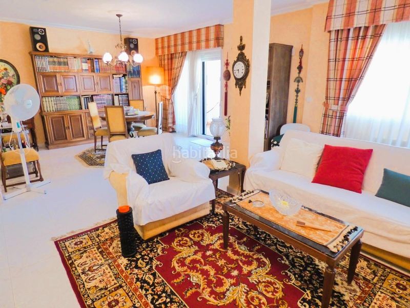 Foto ba3ff6ff-1a1d-4fbd-8577-54124bf70370. Casa adossada amb aparcament a Playa Levante Benidorm