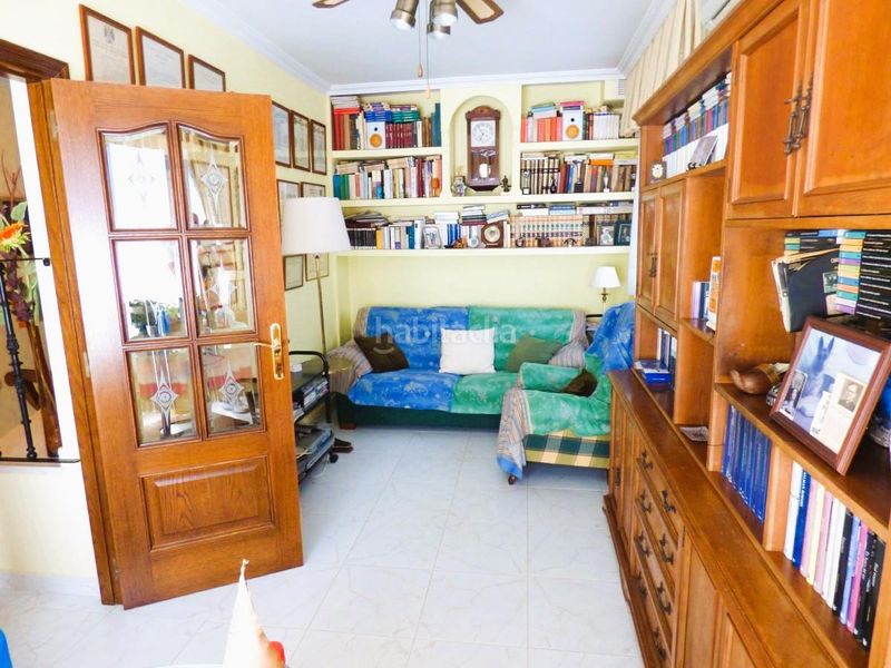 Foto ca3e6dd0-fdcd-450d-852c-de7e944e52bf. Casa adossada amb aparcament a Playa Levante Benidorm