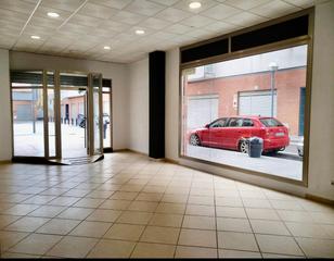 Local Comercial a Plaça miquel martí i pol 4. Local comercial en venta