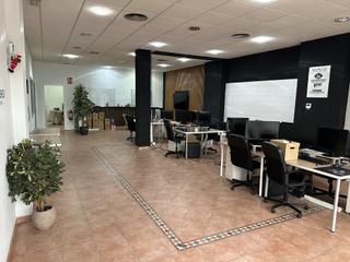 Local commercial dans Carrer de joan salvad i voltas 3. Local comercial en venta en vila-seca