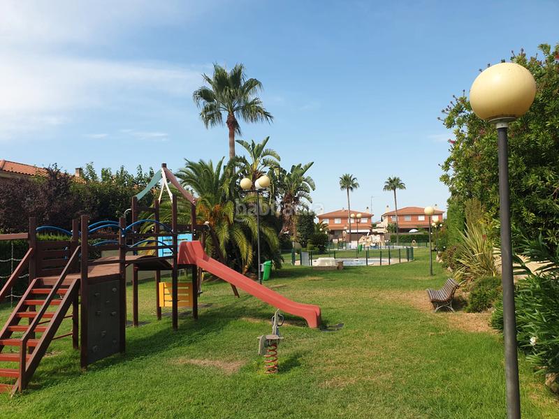 Foto dd76b25d-2609-4298-a7f4-df531f7cf58f. Casa adossada a carrer moscú 79 a Els Ametllers Cambrils