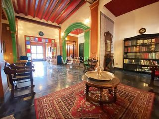 Maison à Calle santa bárbara 27. Casa con inmenso jardín privado