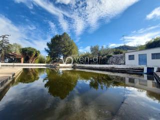 Finca rústica a 9 97. Gran terreno con piscina