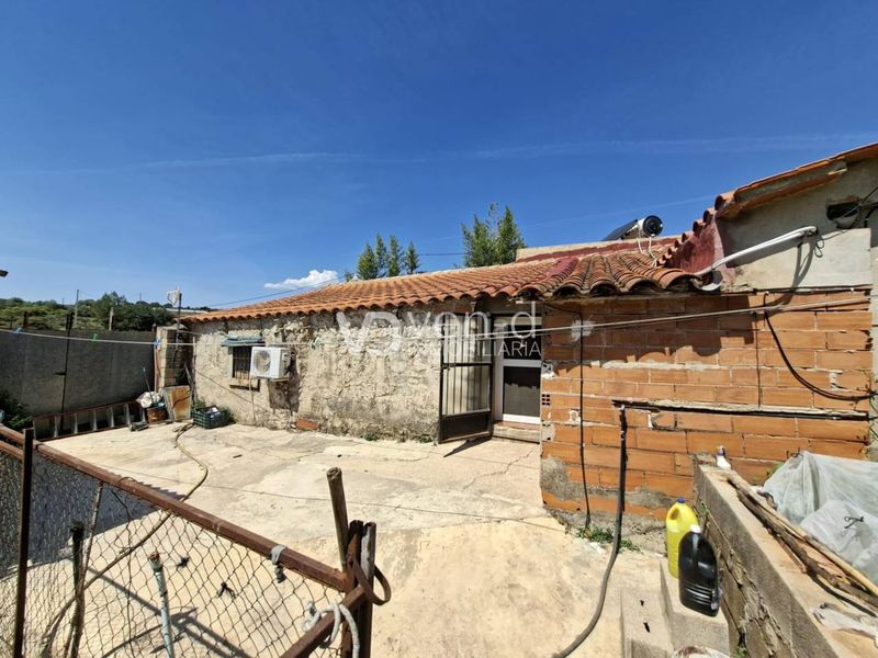 Foto c9825751-b540-4111-a20e-1a00cba5f3b0. Masia a poligono 7 107 a Enguera