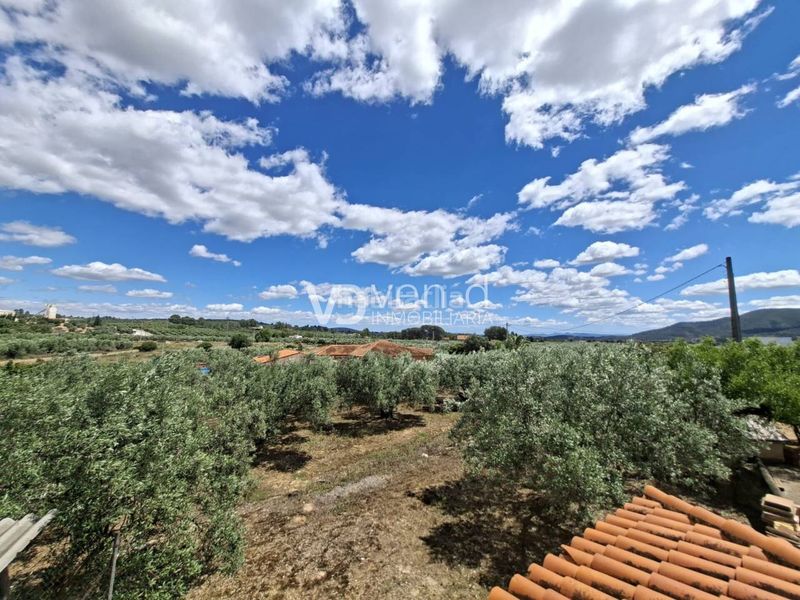 Foto b29c6d2e-e698-40f7-ba35-fc8b0ef460b3. Casa a poligono 7 64 a Enguera