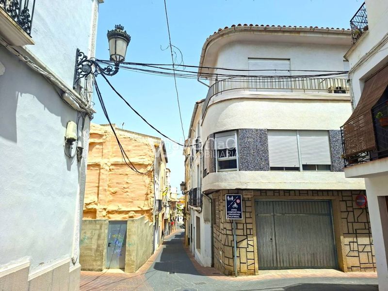 Foto 3fca1d99-ffc6-4d47-ba87-6a3b69d21df5. Casa a calle garnelo alda 1 a Enguera