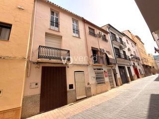 Casa  Calle doctor gomez ferrer 10. Céntrica casa para entrar a vivir