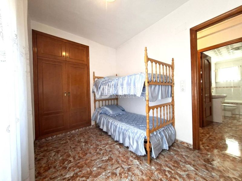 Foto 8cad7fcf-d6a2-452b-bb0a-1ed7609e6729. Casa a calle moncada 5 a Enguera
