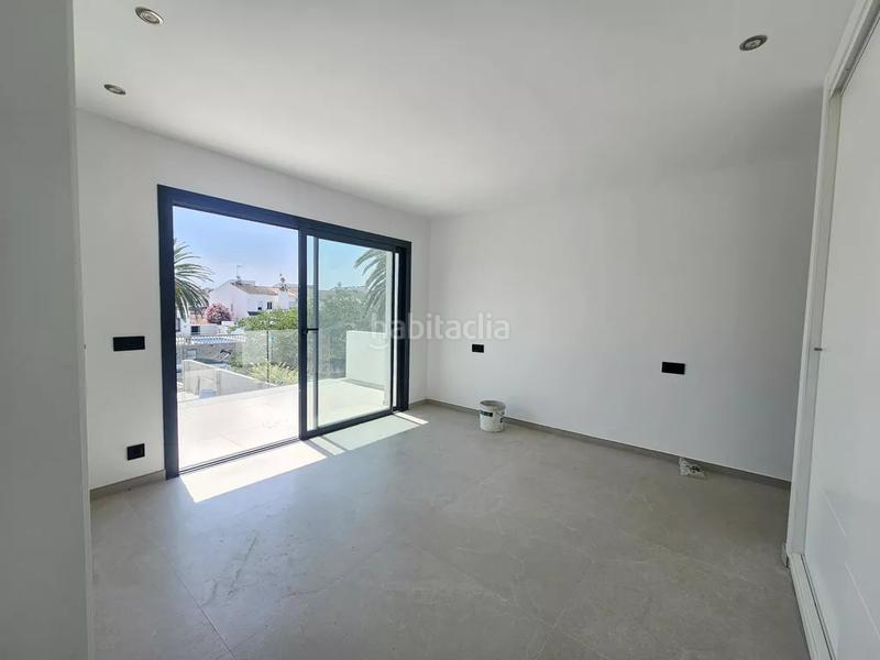 Foto 6338b502-b025-41f9-89b6-a25babd3eca4. Casa  en venta con amarre en Cap Ras - Creus - Falconera Empuriabrava