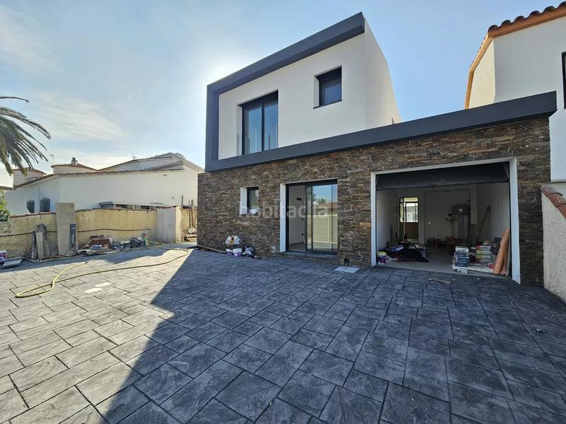 Foto 82e0410e-124e-498a-9610-15b2019e573d. Casa  en venta con amarre en Cap Ras - Creus - Falconera Empuriabrava