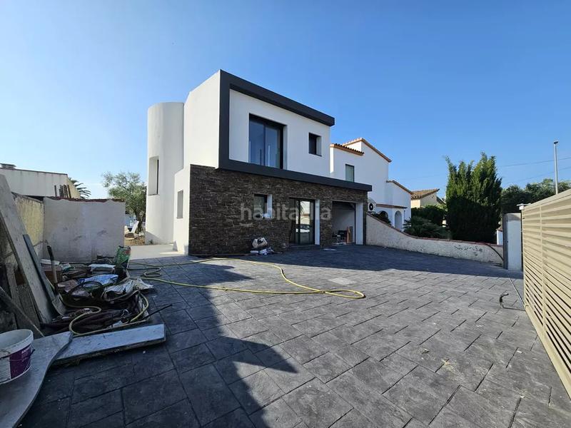 Foto 90795536-70c6-480a-8d08-177c6e2e722b. Casa  en venta con amarre en Cap Ras - Creus - Falconera Empuriabrava