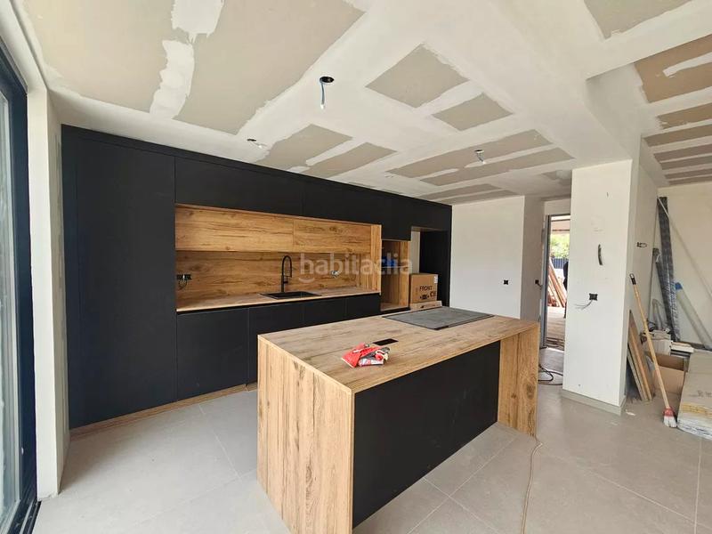 Foto 91678c89-27fc-408e-897d-3850b8c07e28. Casa  en venta con amarre en Cap Ras - Creus - Falconera Empuriabrava