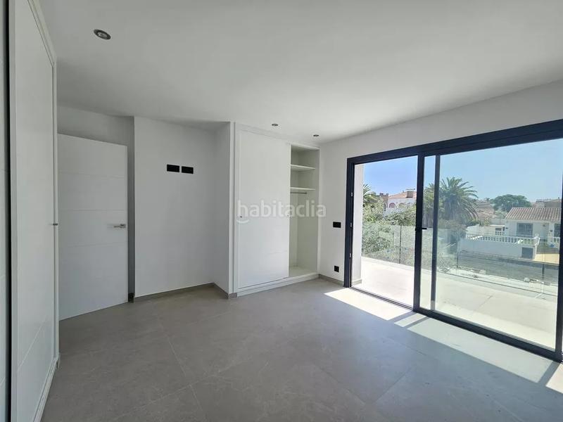 Foto a548228a-b4a9-45bf-b265-e5f35b741fe0. Casa  en venta con amarre en Cap Ras - Creus - Falconera Empuriabrava