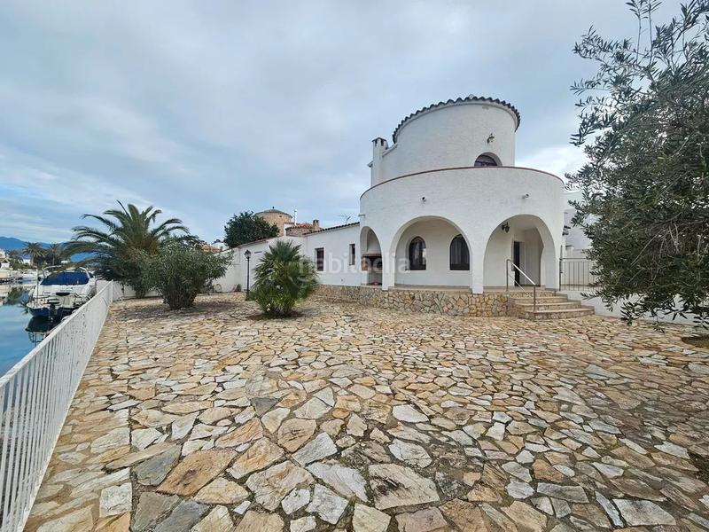 Foto 2cc20354-bcd4-4884-9182-a07672bdd070. Casa  en venta al canal ancho en Segre - Ebre - Ter Empuriabrava