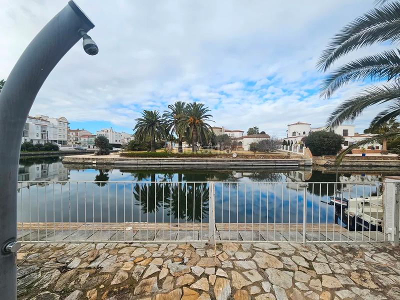 Foto 860d980e-da70-45b1-b395-ac43687c2597. Casa  en venta al canal ancho en Segre - Ebre - Ter Empuriabrava