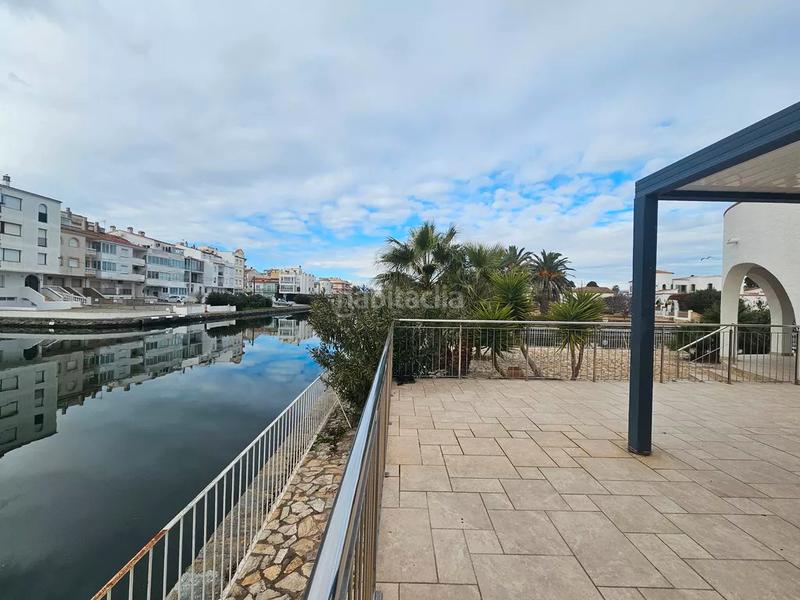 Foto 872e5e7f-ad5a-412d-9312-3b72e77bf025. Casa  en venta al canal ancho en Segre - Ebre - Ter Empuriabrava