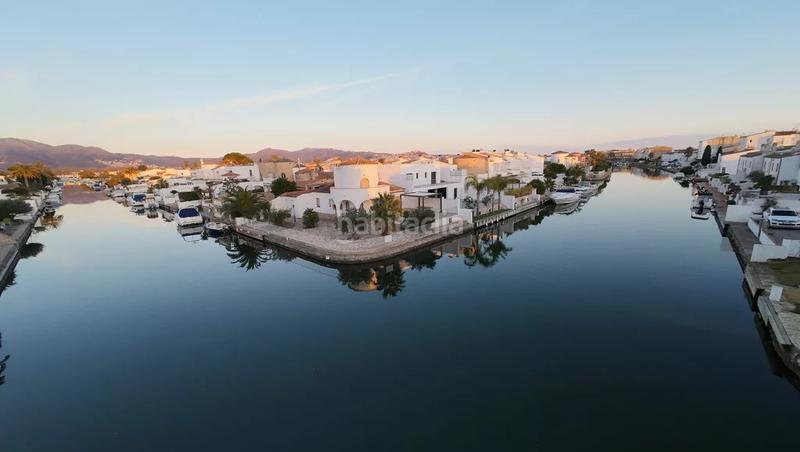 Foto ab95f341-28e3-4e17-abaa-9de9d529845c. Casa  en venta al canal ancho en Segre - Ebre - Ter Empuriabrava