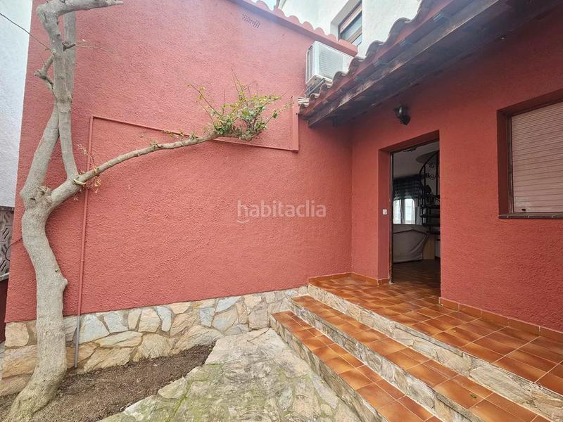 Foto bd797b15-e02d-46eb-86de-5b95c8ec7a26. Casa  en venta al canal ancho en Segre - Ebre - Ter Empuriabrava