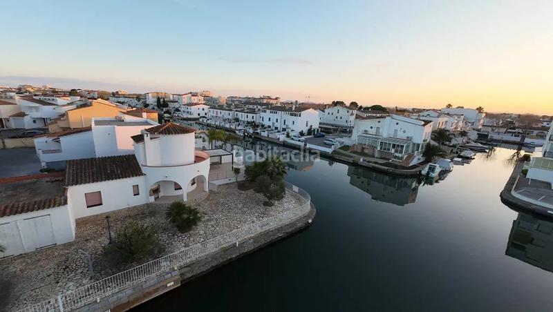 Foto c786d546-c7ce-411d-af9a-3a18c2a83bc1. Casa  en venta al canal ancho en Segre - Ebre - Ter Empuriabrava