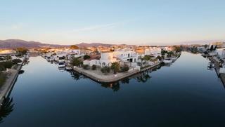 Casa a Segre - Ebre - Ter. Casa en venta en empuriabrava al canal ancho