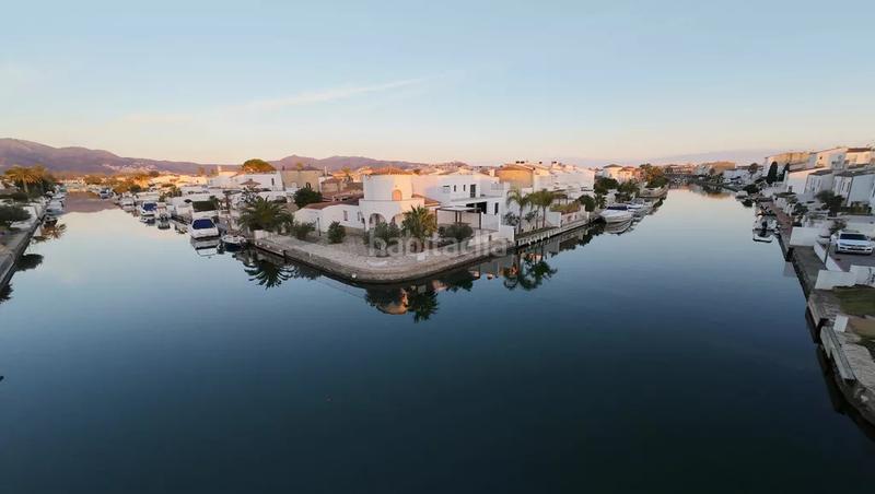 Foto dc778aa6-e9b6-4565-a4ee-cf04eb59e0cb. Casa  en venta al canal ancho en Segre - Ebre - Ter Empuriabrava