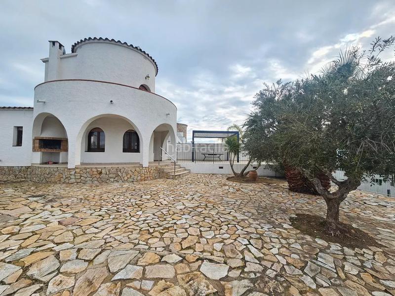 Foto f026dbc0-321b-4fc1-a8a4-605d2c04ccdc. Casa  en venta al canal ancho en Segre - Ebre - Ter Empuriabrava