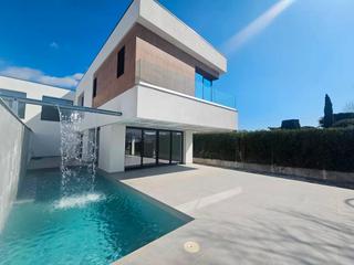 Casa a Requesens 137. Casa en venta en empuriabrava