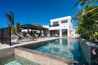 Casa a Cap Ras - Creus - Falconera. Casa en venta en empuriabrava