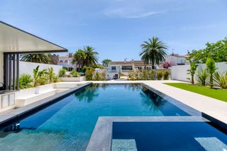 Maison  Cap ras 27. Casa en venta en empuriabrava con amarre