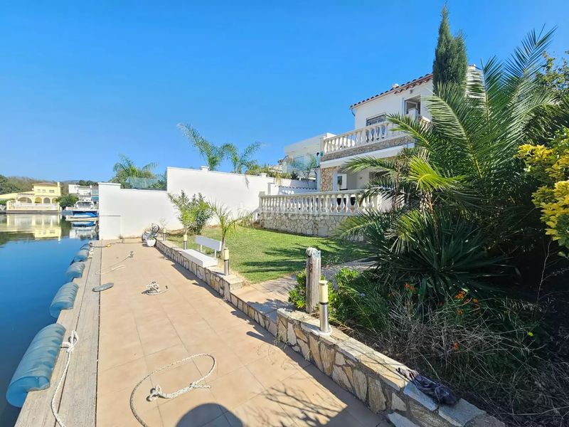 Foto 7e400cbc-cf9b-44ba-8ef6-93c5a8d696a7. Casa amb calefacció aparcament piscina a Tordera - Fluvià - Llobregat Empuriabrava