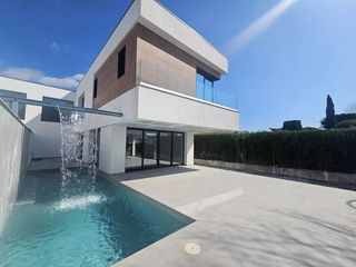 Casa  Requesens 137. Casa en venta en empuriabrava