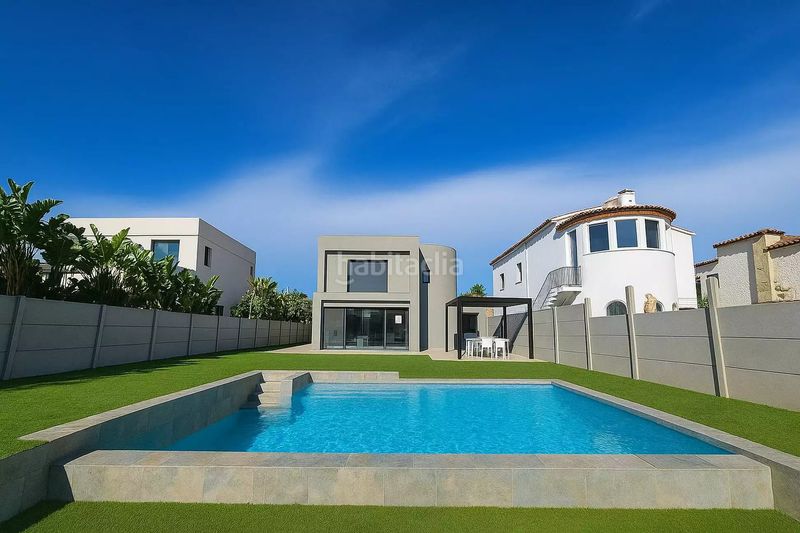 Foto 2e1b8020-c42d-4e4e-80f5-4461452a2867. Casa amb calefacció aparcament piscina a Segre - Ebre - Ter Empuriabrava