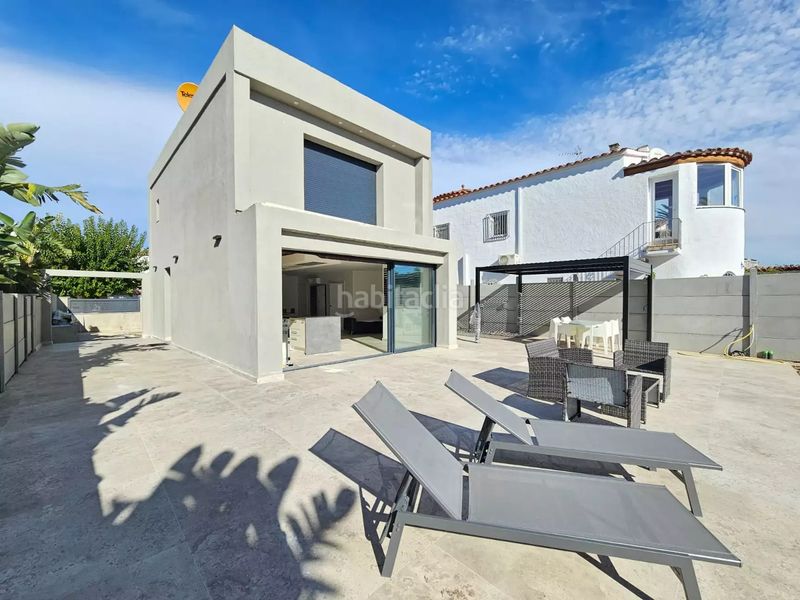 Foto 689a65b8-94d8-4c1f-bf70-6cb62434eecc. Casa amb calefacció aparcament piscina a Segre - Ebre - Ter Empuriabrava