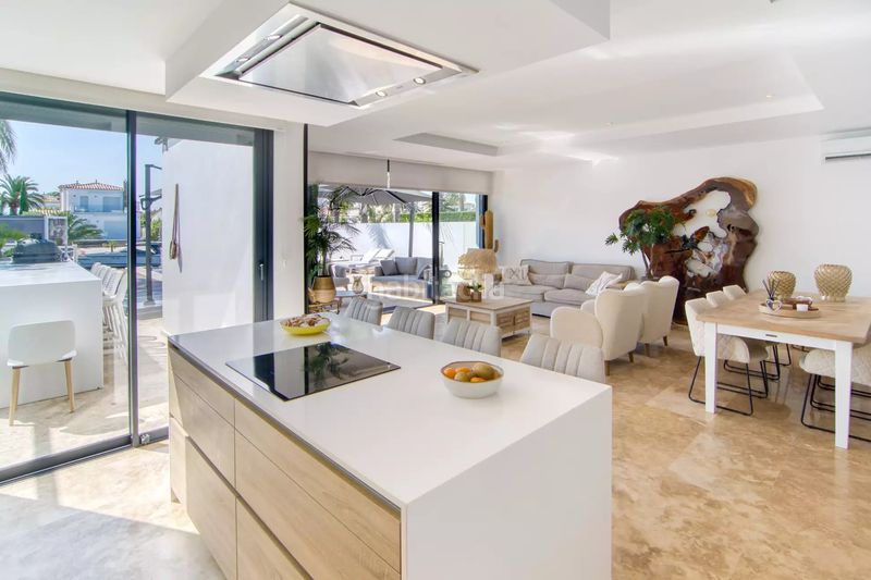 Foto aee1b778-a95c-4ca8-810d-608e6f0a93ac. Casa amb calefacció aparcament piscina a Moxó - Sant Mori Empuriabrava