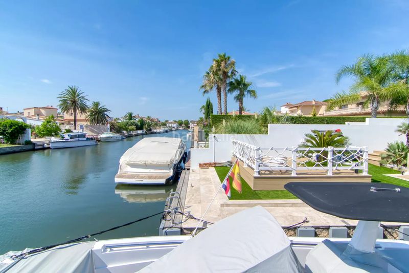 Foto d083afd1-49c5-4260-9b0f-04a5311fadbd. Casa amb calefacció aparcament piscina a Moxó - Sant Mori Empuriabrava