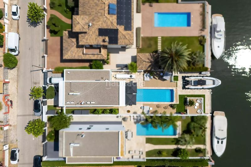 Foto dcef38dc-a67a-4cbb-86e1-954422f92d00. Casa amb calefacció aparcament piscina a Moxó - Sant Mori Empuriabrava