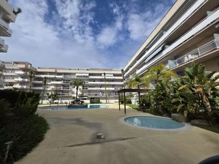 Pis a Santa Margarida. Exclusivo piso con terraza y aparcamiento en roses. la oportunid