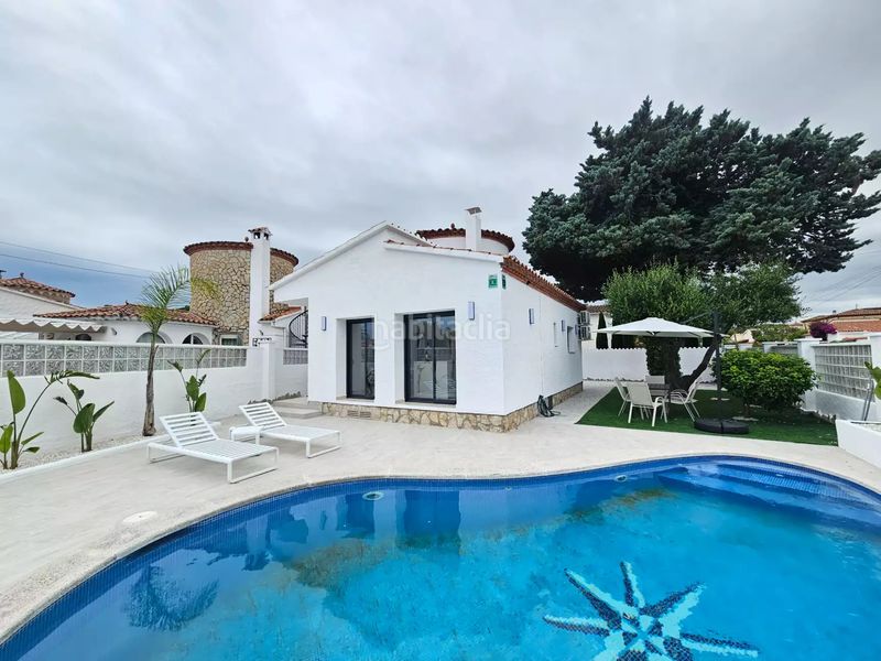 Foto 0ebcce62-62d3-431f-88e8-a686ad56942b. Casa amb calefacció aparcament piscina a Alberes Empuriabrava