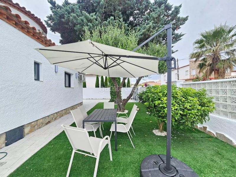 Foto 1aeb8bfc-8257-4f8e-89ab-3bed9fee7799. Casa amb calefacció aparcament piscina a Alberes Empuriabrava