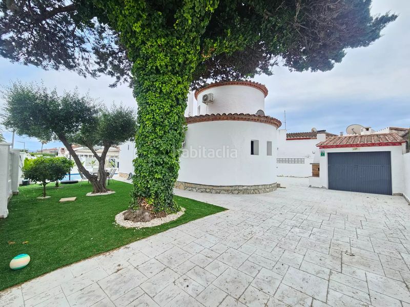 Foto 49039a37-0344-4bb9-b6a1-f8c25bd95d00. Casa amb calefacció aparcament piscina a Alberes Empuriabrava