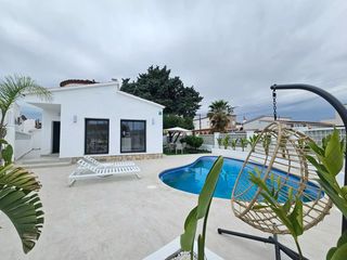 Casa a Alberes. Exclusiva villa renovada con piscina privada en empuriabrava